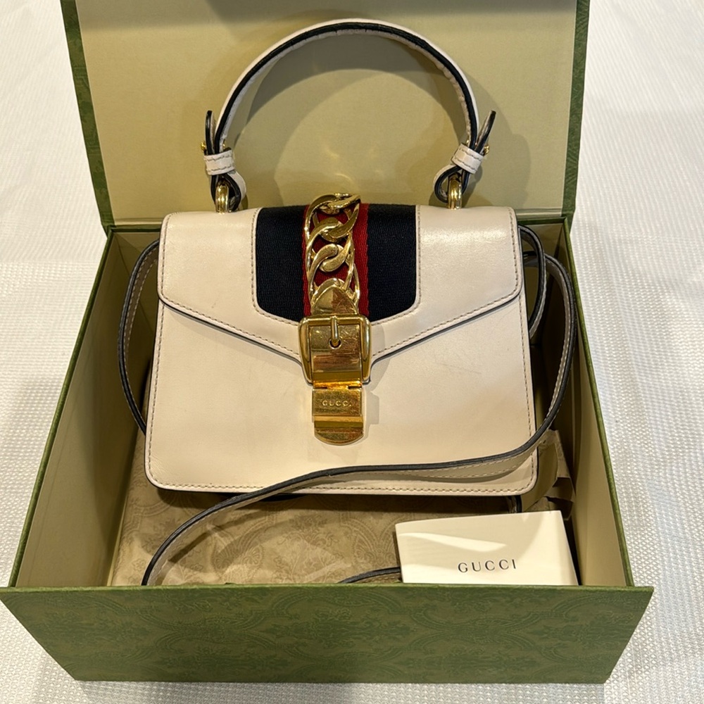 Authentic Gucci Sylvie small bag - Picture 2 of 16